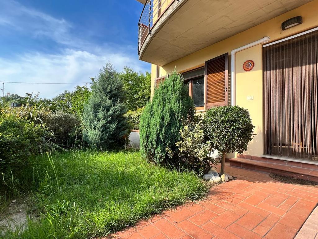 Appartamento Altopascio Sulla Francigena Spianate Exterior foto